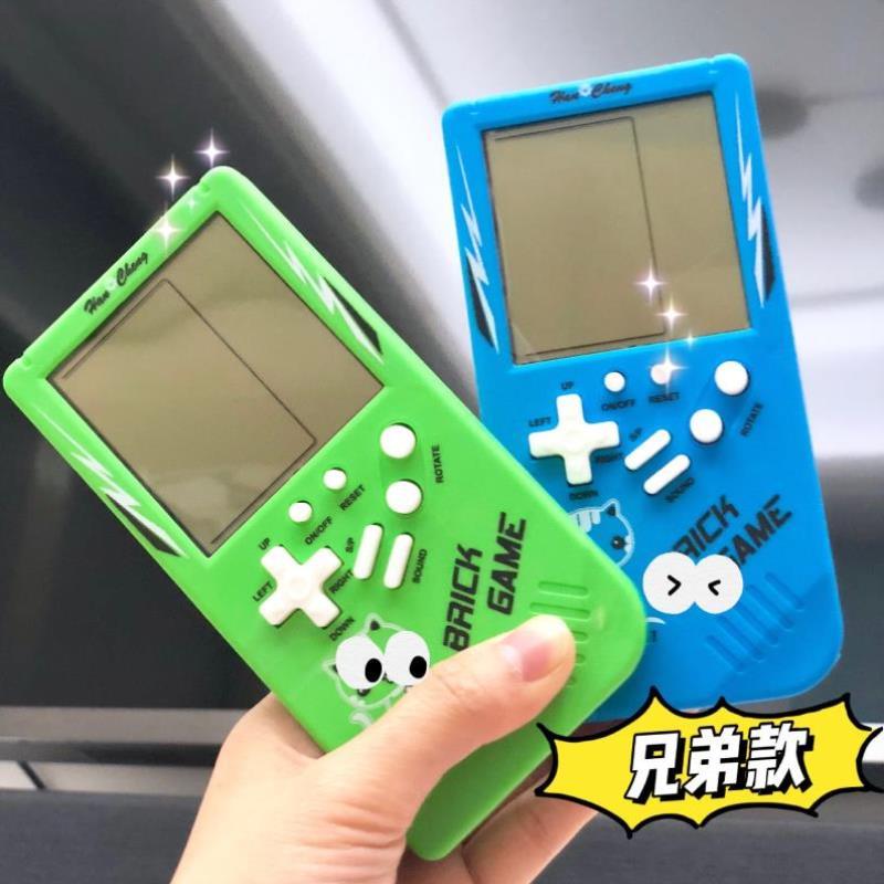翻盖手机游戏经营-重温翻盖手机游戏：贪吃蛇与俄罗斯方块，简单却让人欲罢不能